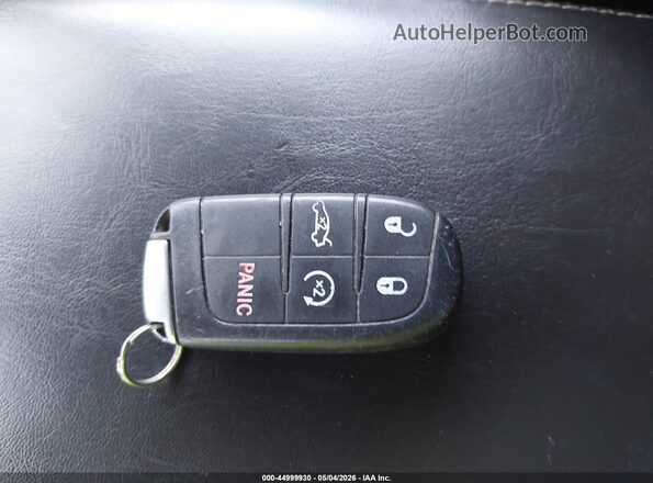 2C3CCAGG8JH276053 2018 CHRYSLER 300 Белый Вид панели приборов