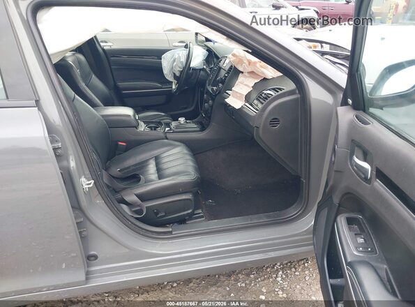 2C3CCAGG8JH309164 2018 CHRYSLER 300 Gray Вид салону спереду