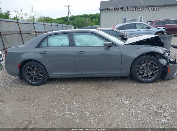 2C3CCAGG8JH309164 2018 CHRYSLER 300 Gray Вид задньої частини салону