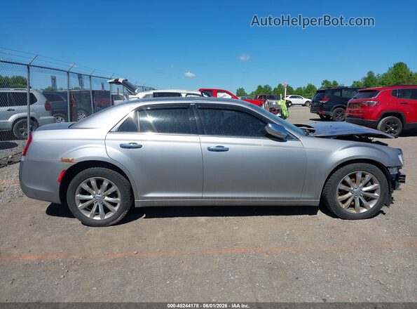 2C3CCAKG1GH344077 2016 CHRYSLER 300 Silver უკანა სალონის ხედი