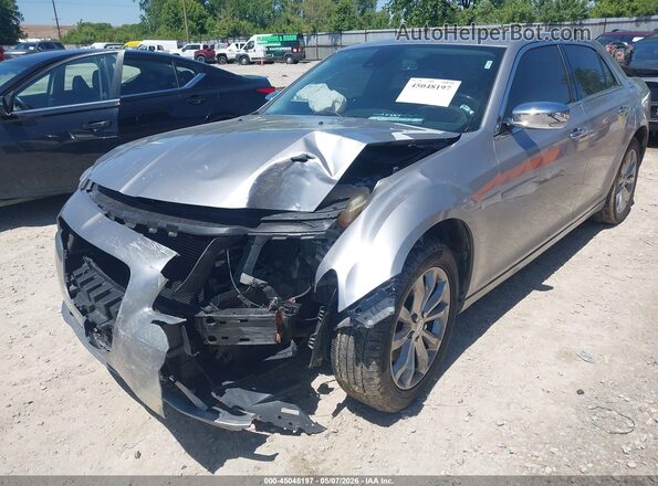 2C3CCAKG4JH267955 2018 CHRYSLER 300 Silver Вид спереду