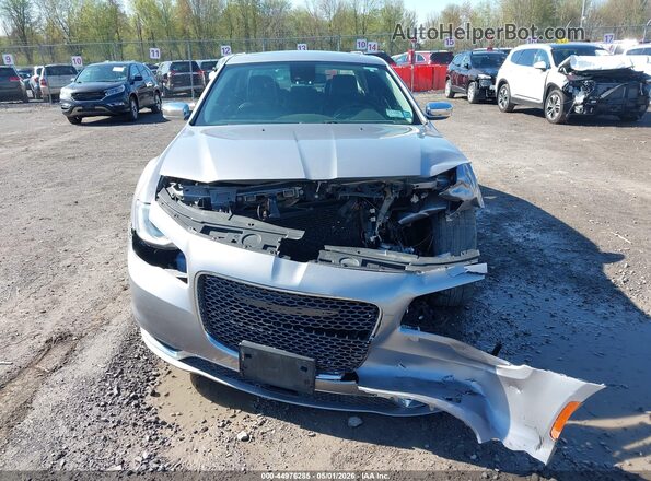 2C3CCAKG5JH304561 2018 CHRYSLER 300 Silver ხელსაწყოთა პანელის ხედი