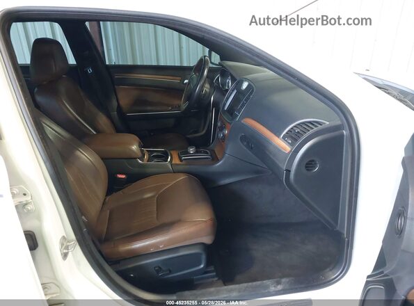 2C3CCAPT1JH227788 2018 CHRYSLER 300 White Вид салону спереду