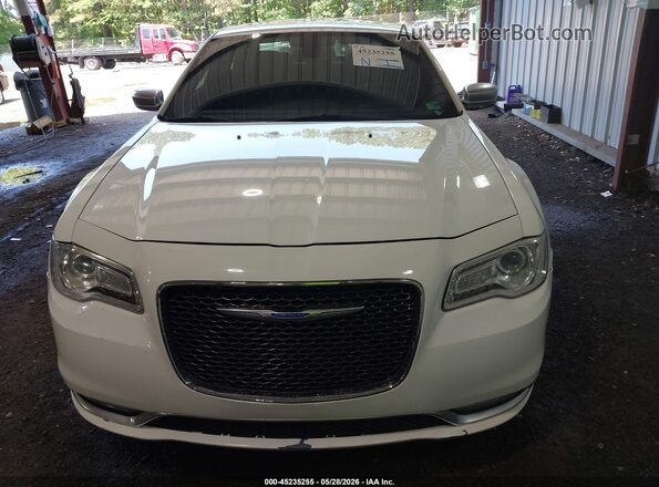 2C3CCAPT1JH227788 2018 CHRYSLER 300 White Вид щитка приладів