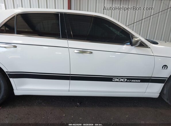 2C3CCAPT1JH227788 2018 CHRYSLER 300 White Вид задньої частини салону