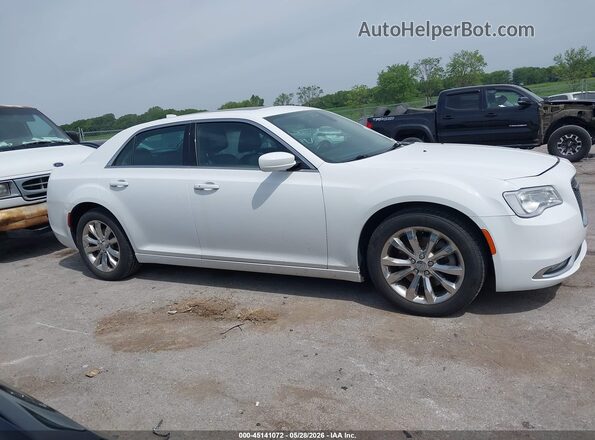 2C3CCARG5GH136161 2016 CHRYSLER 300 White Widok wnętrza z tyłu