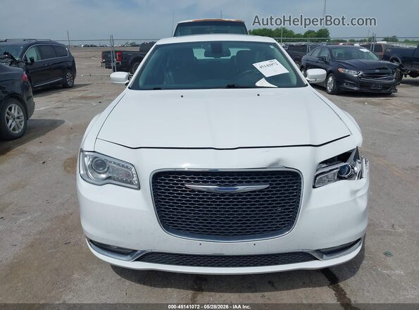2C3CCARG5GH136161 2016 CHRYSLER 300 White Widok zestawu wskaźników