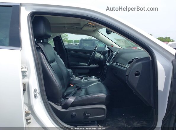 2C3CCARG5GH136161 2016 CHRYSLER 300 White Widok wnętrza z przodu