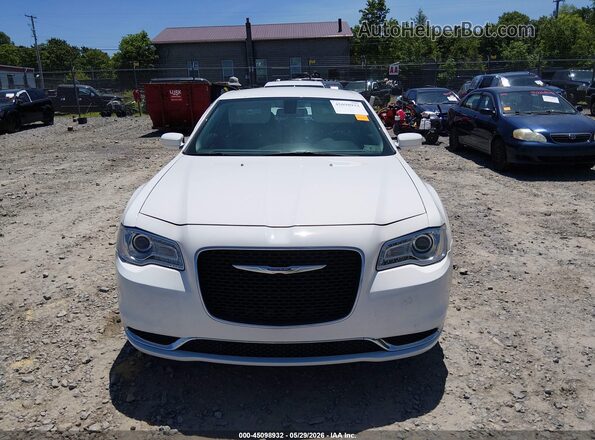 2C3CCARG6KH578262 2019 CHRYSLER 300 White Vista del cuadro de instrumentos