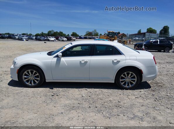 2C3CCARG6KH578262 2019 CHRYSLER 300 White Vista interior de 360 grados