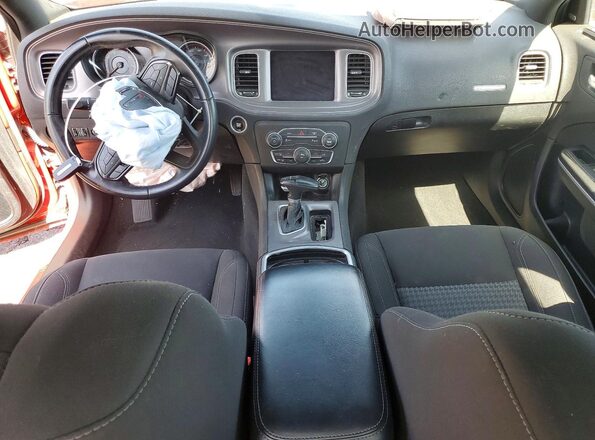 2C3CDXBG2PH593133 2023 DODGE CHARGER Красный Вид панели приборов