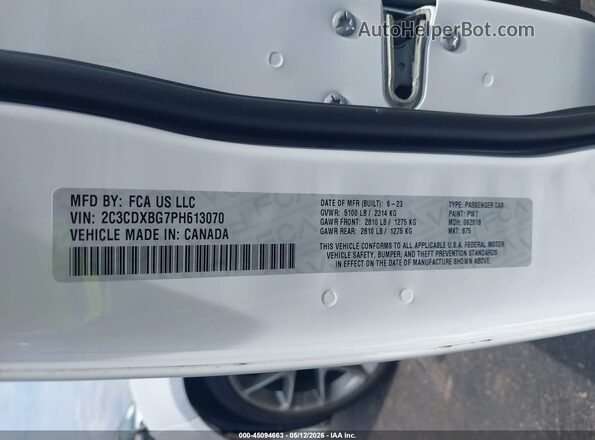 2C3CDXBG7PH613070 2023 DODGE CHARGER White Vista del compartimento del motor