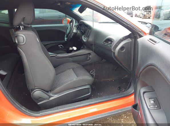 2C3CDZAG1JH317546 2018 DODGE CHALLENGER Orange Front interior view