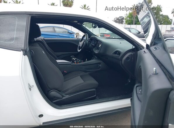 2C3CDZAG3KH751064 2019 DODGE CHALLENGER White Widok wnętrza z przodu