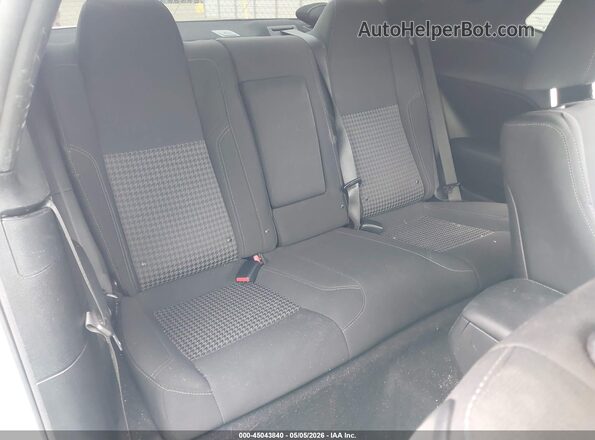 2C3CDZAG3KH751064 2019 DODGE CHALLENGER White Widok naklejki z numerem VIN