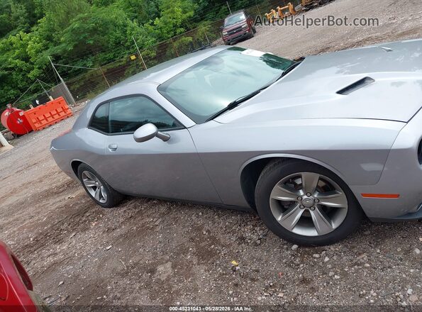 2C3CDZAG5HH573697 2017 DODGE CHALLENGER Silver Widok wnętrza z tyłu