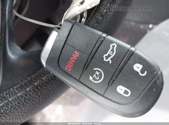 2C3CDZAG5HH573697 2017 DODGE CHALLENGER Silver Widok deski rozdzielczej