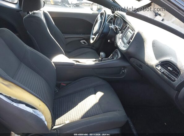2C3CDZAG5HH629184 2017 DODGE CHALLENGER Gray Front interior view