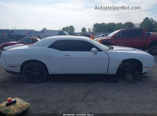 2C3CDZAGXMH552063 2021 DODGE CHALLENGER White Вид задньої частини салону