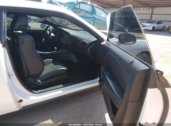 2C3CDZC91GH217325 2016 DODGE CHALLENGER Белый Вид салона спереди