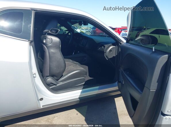 2C3CDZFJ2KH707089 2019 DODGE CHALLENGER Silver Vista interior delantera