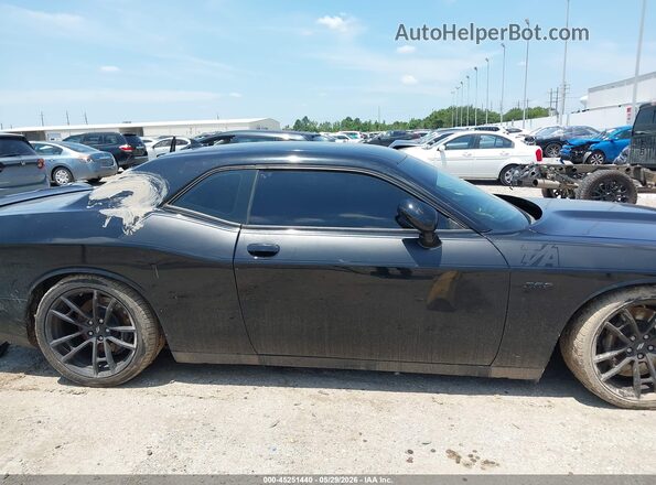 2C3CDZFJ3JH131981 2018 DODGE CHALLENGER Черный Вид задней части салона