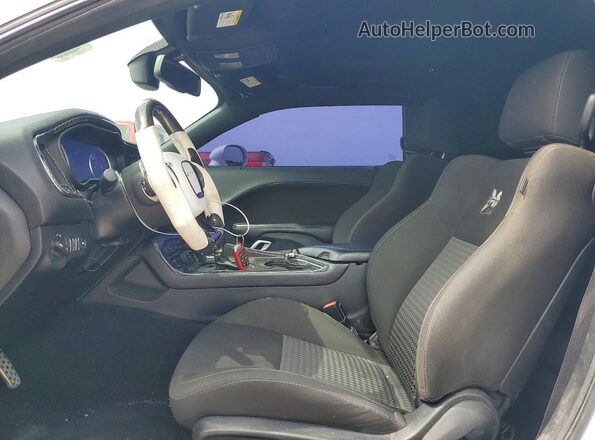 2C3CDZFJ3MH651800 2021 DODGE CHALLENGER White Vista interior delantera