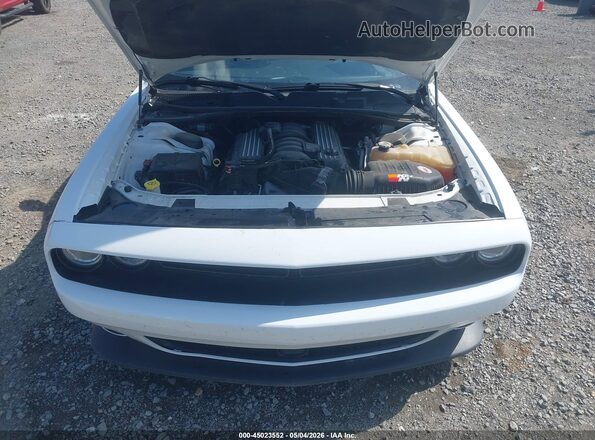 2C3CDZFJ9JH155105 2018 DODGE CHALLENGER White უკანა ხედი