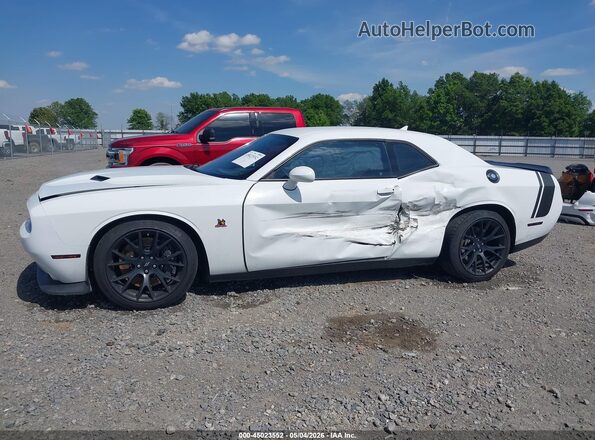 2C3CDZFJ9JH155105 2018 DODGE CHALLENGER White უკანა სალონის ხედი