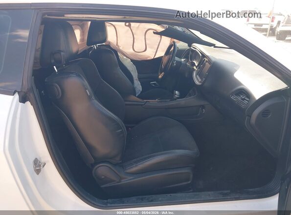 2C3CDZFJ9JH155105 2018 DODGE CHALLENGER White წინა სალონის ხედი
