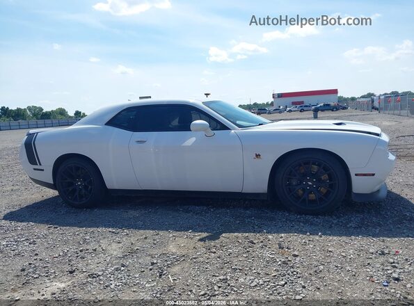 2C3CDZFJ9JH155105 2018 DODGE CHALLENGER White ხელსაწყოთა პანელის ხედი