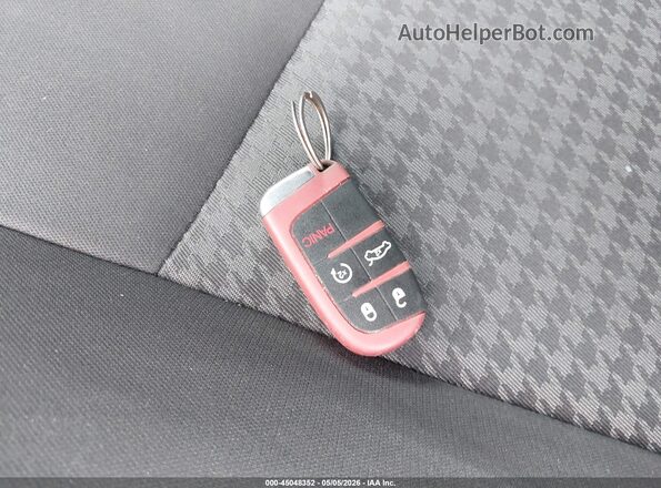 2C3CDZFJXKH607032 2019 DODGE CHALLENGER Серый Вид панели приборов