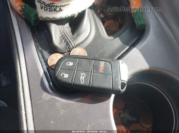 2C3CDZGG6KH526094 2019 DODGE CHALLENGER White Вид панелі приладів