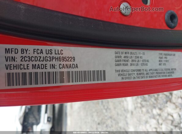 2C3CDZJG3PH695229 2023 DODGE CHALLENGER Red Vista del compartimento del motor