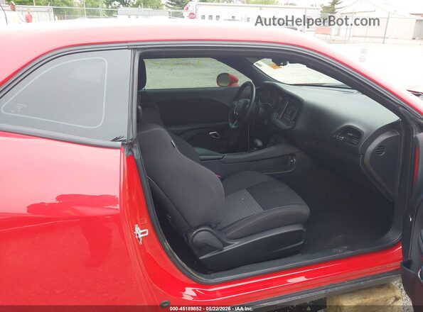 2C3CDZJG3PH695229 2023 DODGE CHALLENGER Red Vista interior delantera