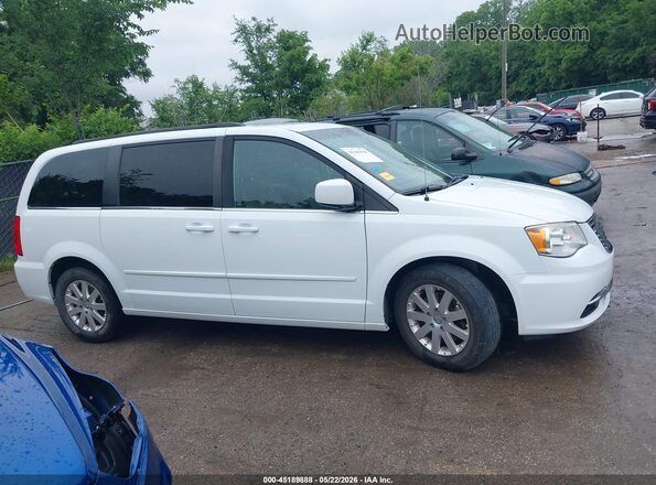 2C4RC1AG5GR119811 2016 CHRYSLER TOWN & COUNTRY Белый Вид задней части салона