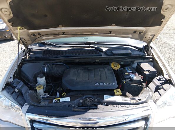 2C4RC1BG0GR295244 2016 CHRYSLER TOWN & COUNTRY Золотой Вид сзади