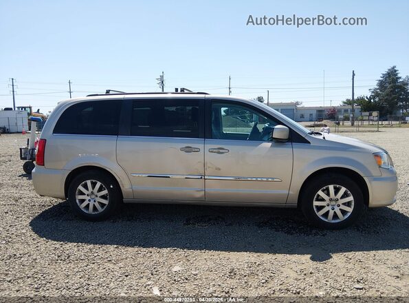 2C4RC1BG0GR295244 2016 CHRYSLER TOWN & COUNTRY Золотой Вид задней части салона