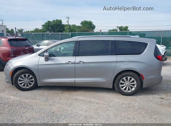 2C4RC1BG1JR112196 2018 CHRYSLER PACIFICA Silver 