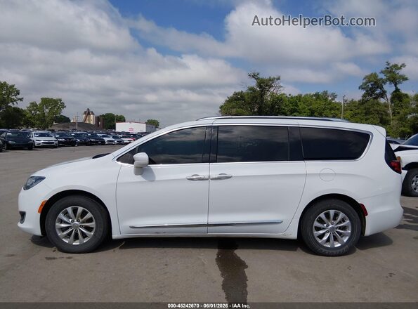 2C4RC1BG1JR290464 2018 CHRYSLER PACIFICA White Սալոնի 360 աստիճան տեսք