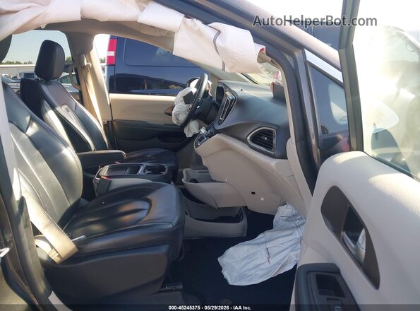 2C4RC1BG2HR816384 2017 CHRYSLER PACIFICA Gray Widok wnętrza z przodu