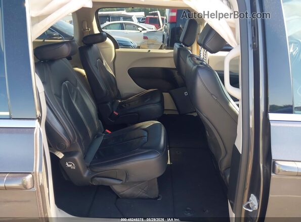 2C4RC1BG2HR816384 2017 CHRYSLER PACIFICA Gray Widok naklejki z numerem VIN