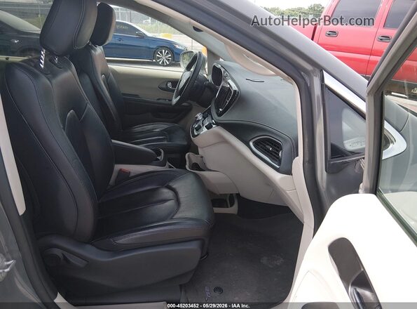 2C4RC1BG2NR206027 2022 CHRYSLER PACIFICA Gray Front interior view