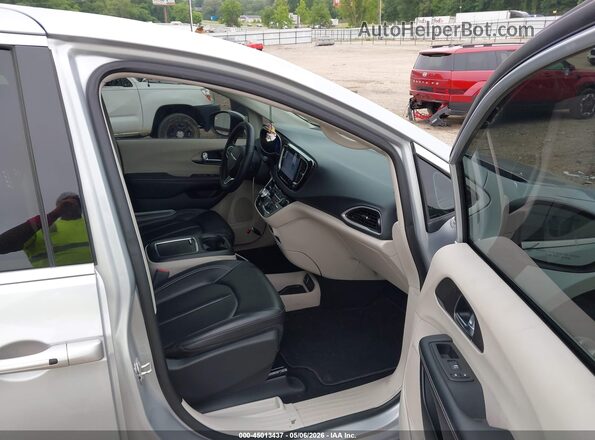 2C4RC1BG2PR535233 2023 CHRYSLER PACIFICA Silver წინა სალონის ხედი