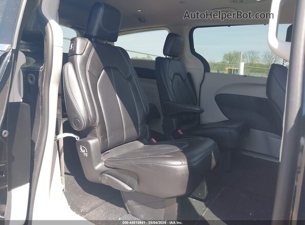 2C4RC1BG2PR586568 2023 CHRYSLER PACIFICA Black VIN კოდის სტიკერის ხედი