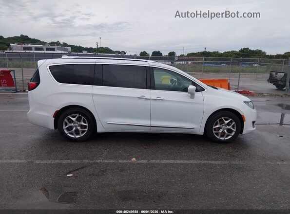 2C4RC1BG3JR312108 2018 CHRYSLER PACIFICA Белый Вид задней части салона