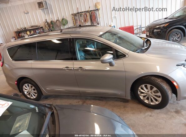 2C4RC1BG4JR287784 2018 CHRYSLER PACIFICA Silver Սալոնի հետևի տեսք