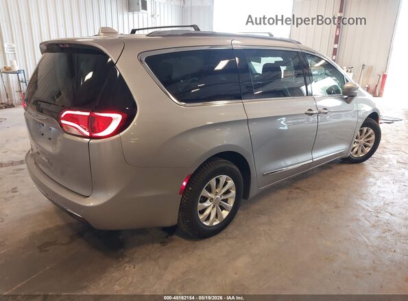 2C4RC1BG4JR287784 2018 CHRYSLER PACIFICA Silver Հետևի աջ