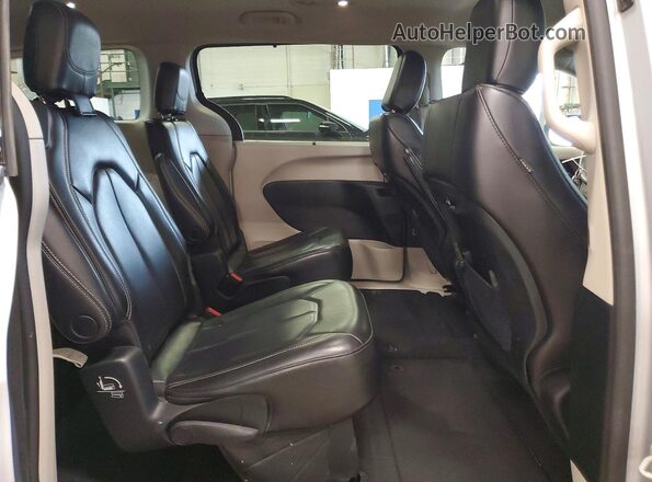 2C4RC1BG4PR594574 2023 CHRYSLER PACIFICA Silver უკანა სალონის ხედი