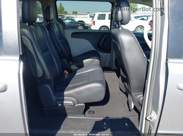 2C4RC1BG5GR103848 2016 CHRYSLER TOWN & COUNTRY Серебряный 